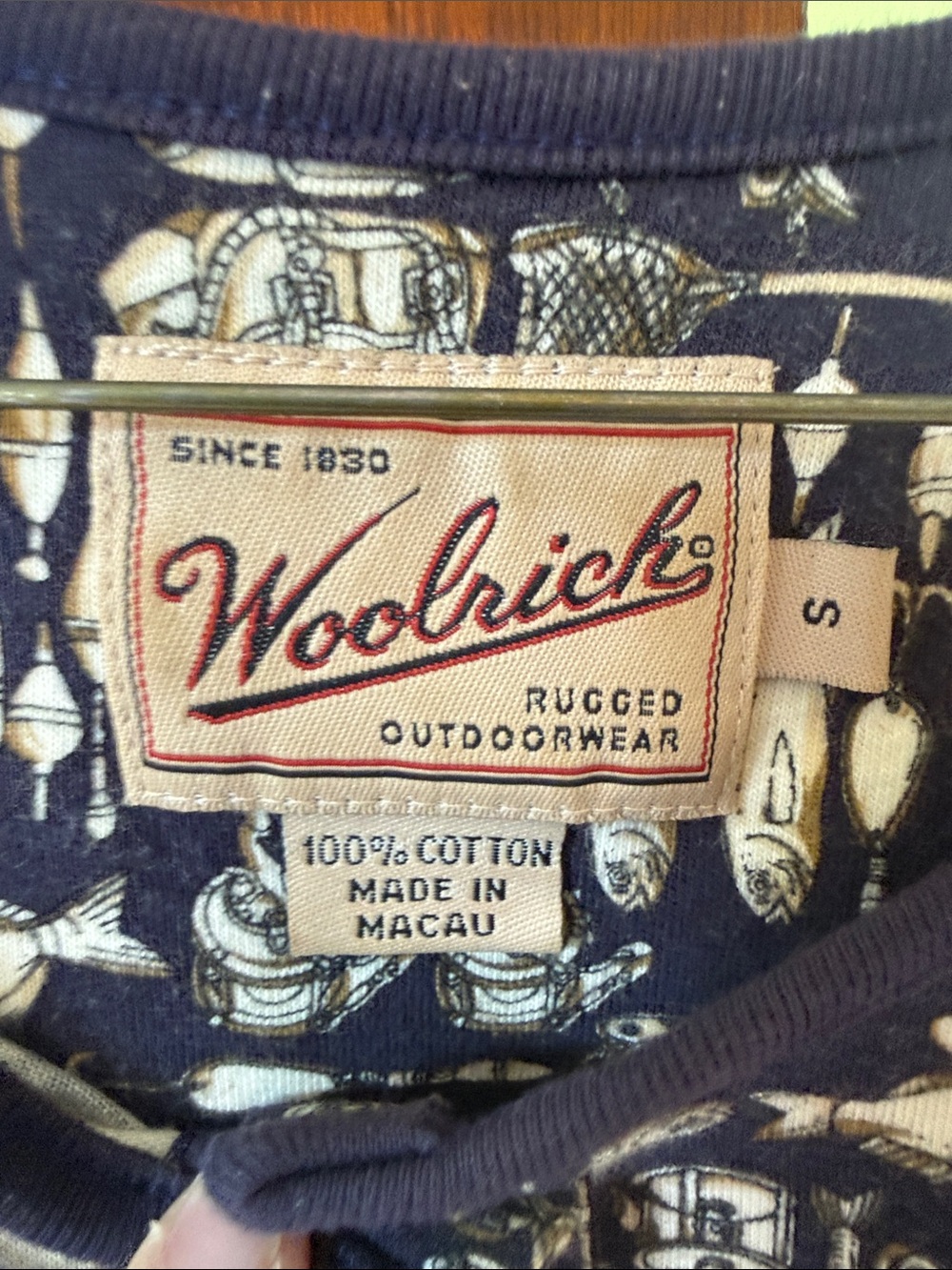 Woolrich Short-Sleeve Henley with Fishing/outdoor Print 🐟